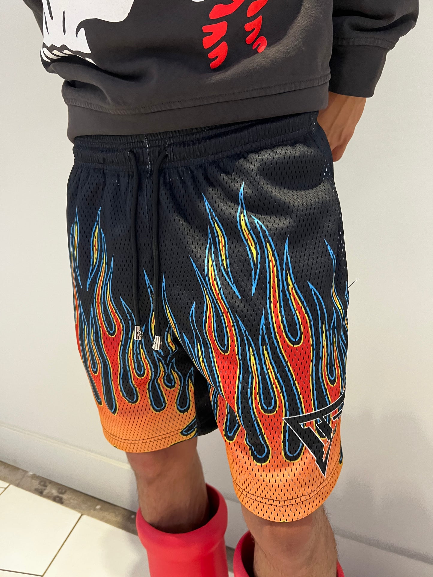 CARBON SHORTS (BLACK)